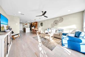 Et tv og/eller underholdning på Modern Beach Bungalow