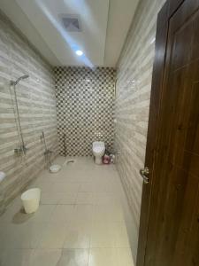 a bathroom with two toilets and a shower at Chalet Gheed Luxury in Buraydah
