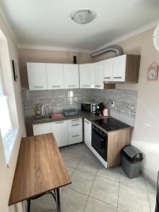 Kuchyň nebo kuchyňský kout v ubytování Ponty Apartman