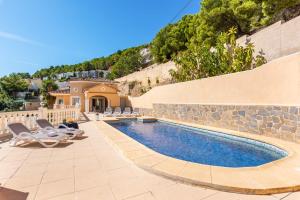 Bazén v ubytovaní Villa Ros - PlusHolidays alebo v jeho blízkosti