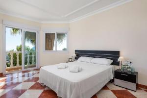 Posteľ alebo postele v izbe v ubytovaní Villa Ros - PlusHolidays + 31 fotografií