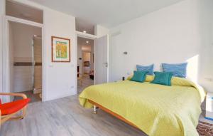 Ένα ή περισσότερα κρεβάτια σε δωμάτιο στο 3 Bedroom Amazing Apartment In Savona