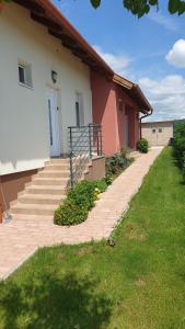 Fotografie z fotogalerie ubytování Búzavirág Apartmanház v destinaci Balatonakali