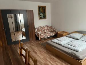Postel nebo postele na pokoji v ubytování Apartments Gala Abertamy