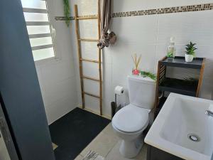 Vannituba majutusasutuses Villa du marquis avec piscine