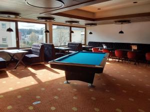 Biliár nebo kulečník v ubytování Hotel Lava Vulkaneifel