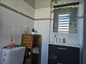 Vannituba majutusasutuses Villa du marquis avec piscine
