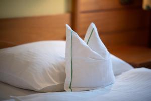 A bed or beds in a room at GASTHOF SCHEER Feriendomizil