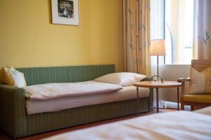 A bed or beds in a room at GASTHOF SCHEER Feriendomizil