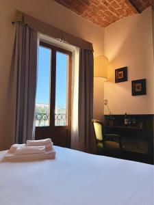 A bed or beds in a room at Hotel Relais Il Cestello