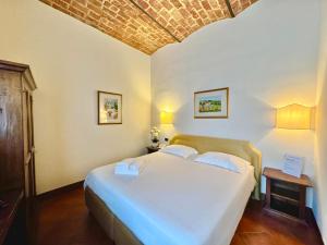 A bed or beds in a room at Hotel Relais Il Cestello