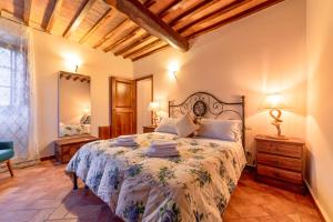 Posteľ alebo postele v izbe v ubytovaní Podere Vergianoni immerso nelChianti con piscina