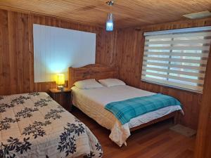 Postel nebo postele na pokoji v ubytování HOSTAL CARHUELLO