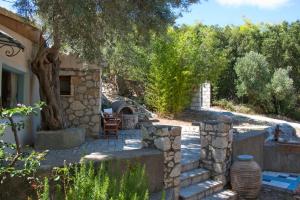 Vonkajšia záhrada v ubytovaní Olive Grove Cottage - Excellent View