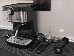 uma máquina de café sentada em cima de um balcão de cozinha em SWEET HOUSE CLOSE TO AIRPORT em Barcelona