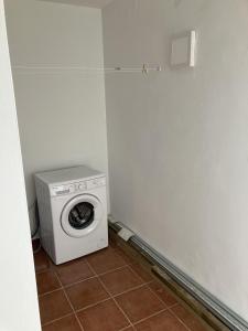 a washer and dryer in a corner of a room at Narancsvirág in Tejina de Isora