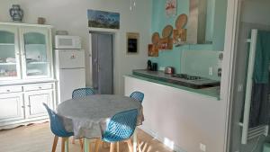 Een keuken of kitchenette bij Charmant appartement au cœur de la montagne Corse