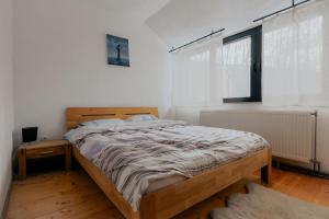 a bedroom with a large bed with a wooden headboard at SpringChillVillaBrezovica in Prevalla