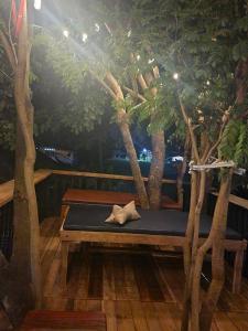 Stolní tenis v ubytování Suk Sabai Homestay nebo okolí
