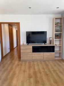 TV a/nebo společenská místnost v ubytování Niu Turistic Olvan