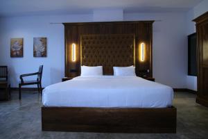 A bed or beds in a room at Hotel Refresh Blue