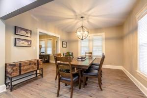 a dining room with a table and chairs at The Queen Place - Updated-Private Backyard in Gordonville