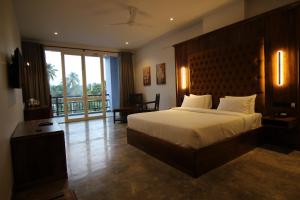 A bed or beds in a room at Hotel Refresh Blue
