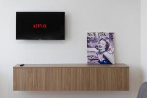 TV in/ali zabaviščno središče v nastanitvi [Navigli - Uni Bocconi] Elegant Suite, Wi-Fi, Tram