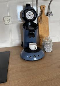 a coffee maker with a cup on top of it at Apartamento Aldeia de Marim, Ohao, Portugal, Meerblick in Olhão