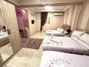 Letto o letti in una camera di Pyramids Nun INN
