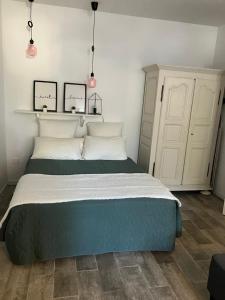 En eller flere senge i et værelse på L'appartement de Gaston