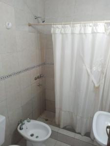 a bathroom with a shower curtain and a sink at Departamentos del Puerto Verde in Paraná
