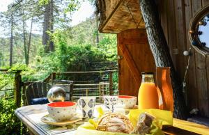 a table with food and a bottle of orange juice at La Cabane du Bandit in Pietroso