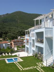Výhled na bazén z ubytování Mediterraneo Resort nebo okolí