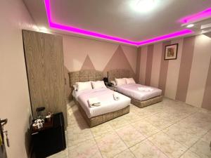 Letto o letti in una camera di Pyramids Nun INN
