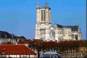 Photo de la galerie de l'établissement "Les nuits de 3" Centre-ville, Parking gratuit, à Troyes