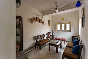 a living room with a couch and a table at Matra Chaya in Jodhpur