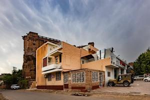 a building is being built in a parking lot at Matra Chaya in Jodhpur