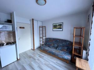 a small room with a bed and a refrigerator at Studio pieds des pistes plein soleil in Les Contamines-Montjoie
