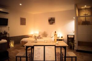 a room with a table and a bed in a room at Gites spa de charme L ETOILE SPA in Beynac-et-Cazenac