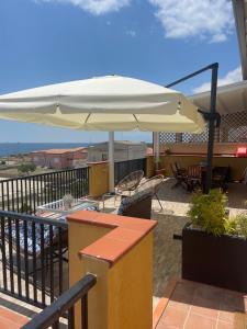 A balcony or terrace at Sunrise B&B Le castella