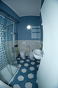 a bathroom with a shower and a sink and a toilet at La Grigua blu in Riomaggiore