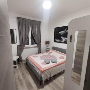 a small bedroom with a bed and a window at Casa BLU B7 4 in La Maddalena