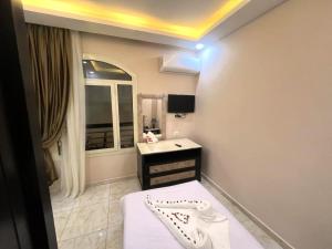 Letto o letti in una camera di Pyramids Nun INN