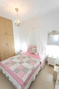 Postel nebo postele na pokoji v ubytování Lina's House Sivota
