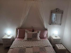Postel nebo postele na pokoji v ubytování Lina's House Sivota