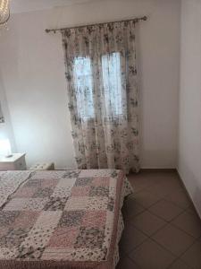 Postel nebo postele na pokoji v ubytování Lina's House Sivota