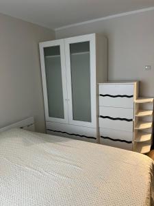 2 kambarių butas Alytuje tesisinde bir odada yatak veya yataklar