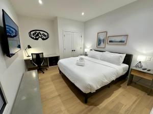 Postel nebo postele na pokoji v ubytování Tremblant Luxe 3BR Pet-friendly, Entertainment!