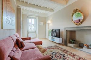 a living room with a couch and a fireplace at Casa Pino 2 bedrooms 2 bathrooms contemporary apar in Lucca
